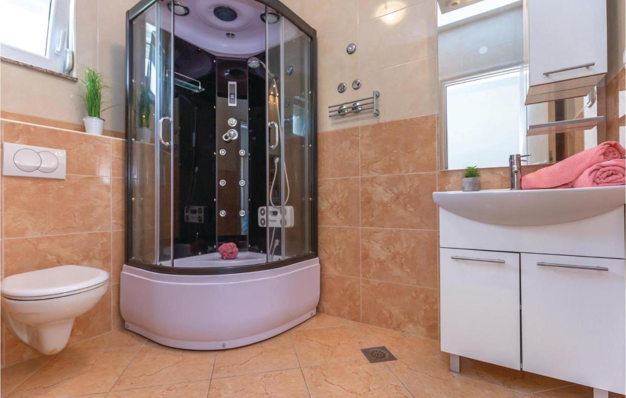 Beautiful Apartment In Krvavica With Kitchen 外观 照片